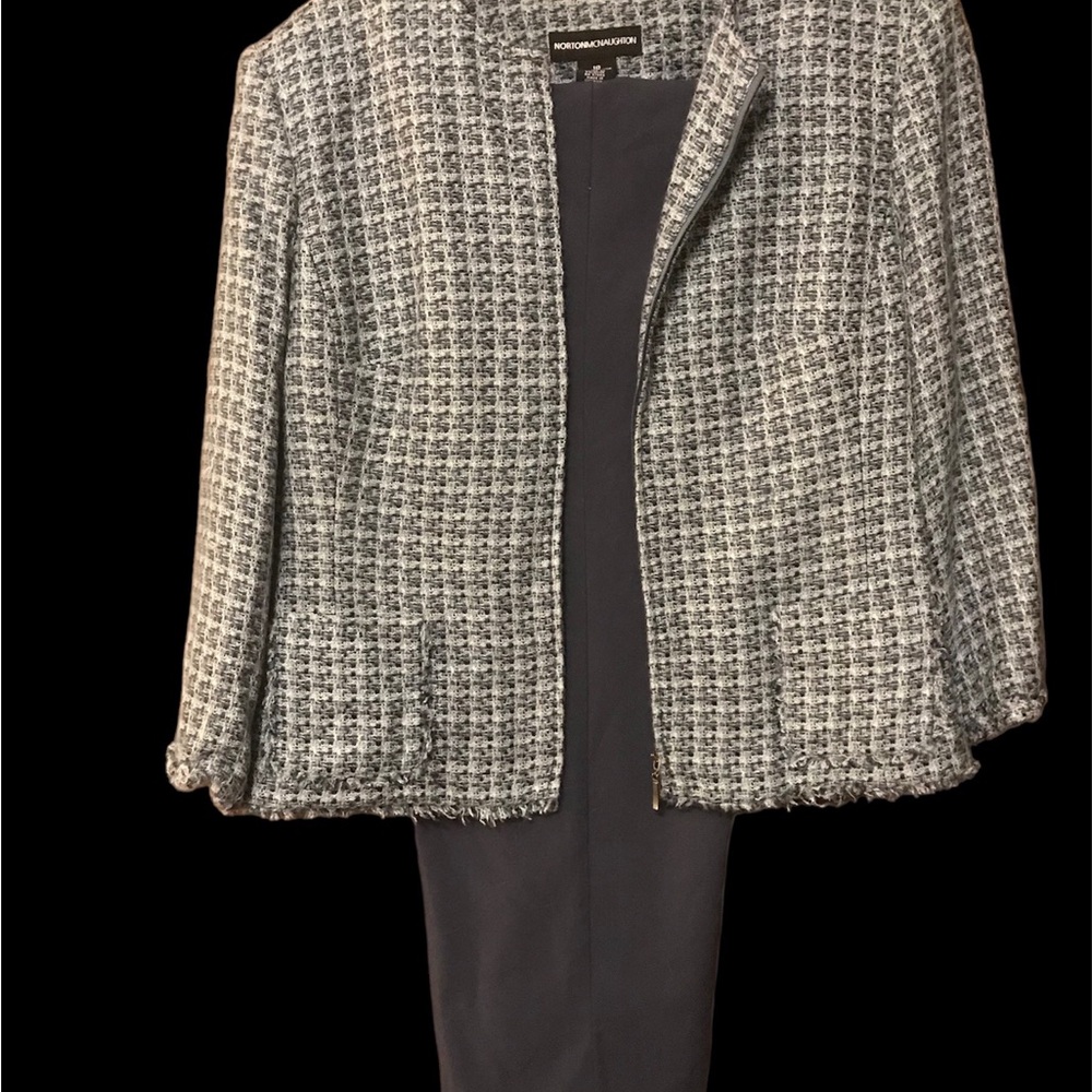 Lovely pantsuit in great condition! Norton McNaughton Size 10